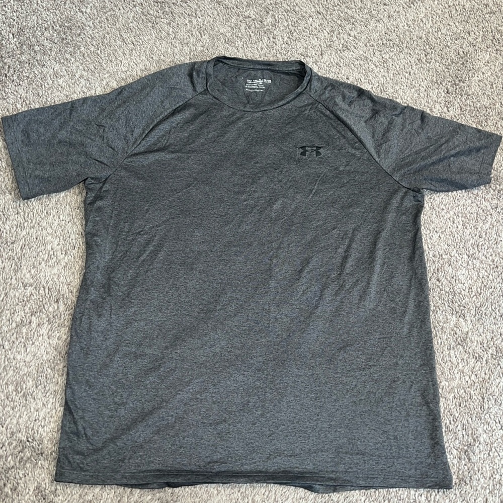 Under Armour T-shirt
